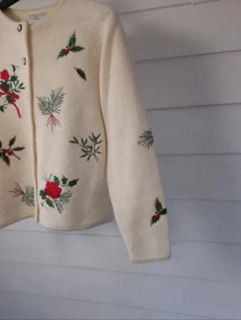 Vintage Susan Bristol 100% Wool Embroidered Holiday Cardigan Roses Holly Cream M